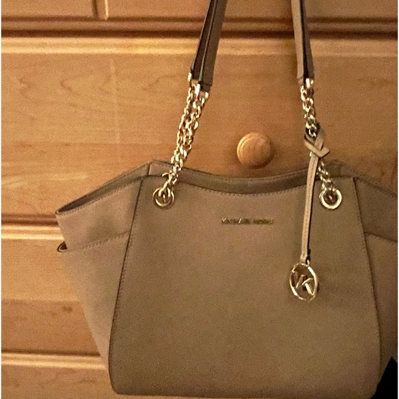 MICHAEL KORS LARGE BAG LIGHTLY USED - Picture 3 of 4